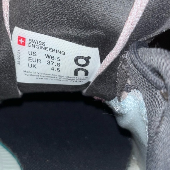 On-CloudFlow Women’s Training Shoes in mulberry-mint - Picture 7 of 9